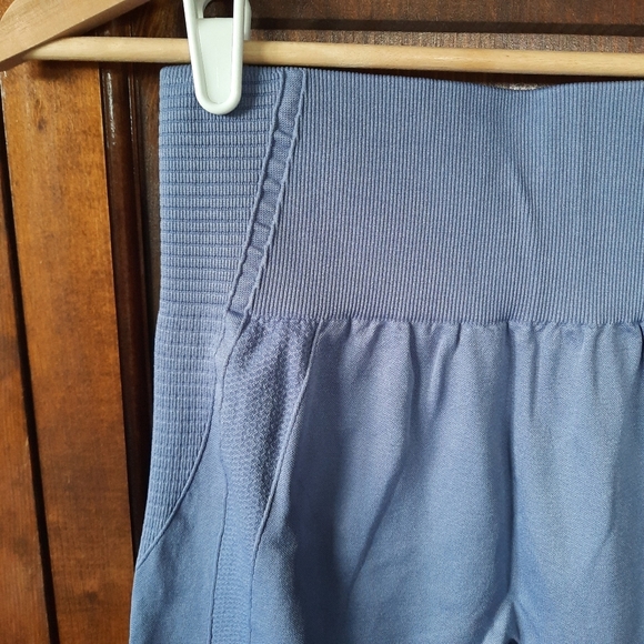 AYBL Dusty Blue Compression Activewear Workout Cropped Leggings Size Large - Picture 4 of 11